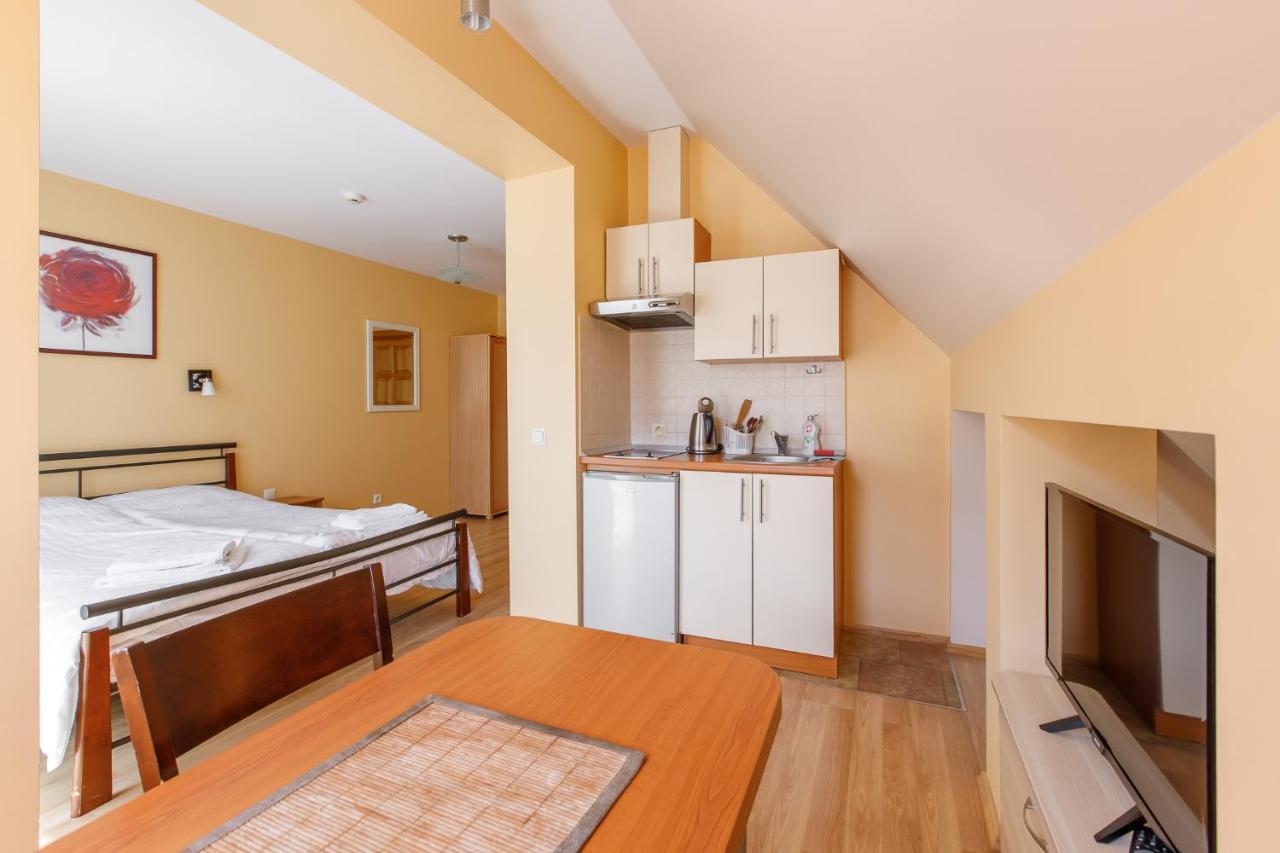 Hotel Viesbutis Prie Fontano Palanga Esterno foto