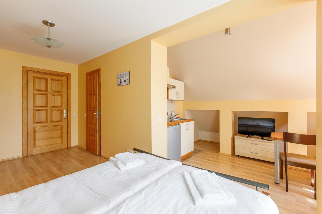 Hotel Viesbutis Prie Fontano Palanga Esterno foto